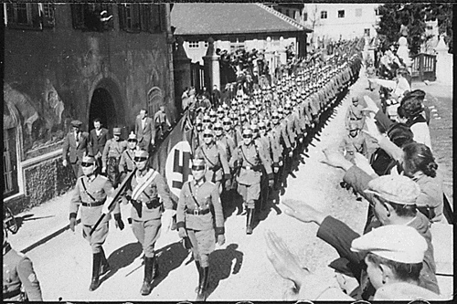 Alemania entra a Austria 1938.jpg