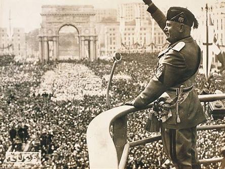 Concentración fascista en Genova.jpg