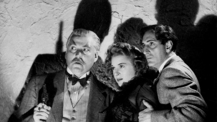 En la imagen Nigel Bruce (Doctor Watson), Evelyn Ankers, y Basil Rathbone (Sherlock Holme) en la película Sherlock Holmes and the Voice of Terror de 1942.