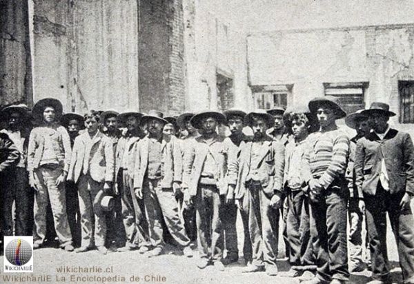 Trabajadores detenidos comiseria Iquique Dic 1907.jpg